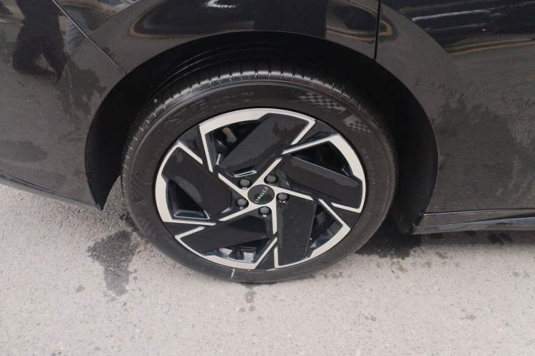 Used Lynk & Co 07 2024 EM-P 126 Long-Range Halo
