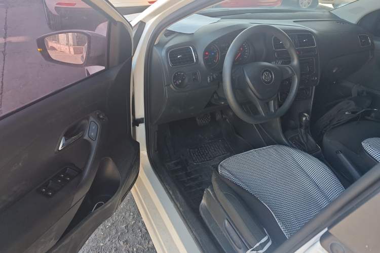 Used Volkswagen Polo 2014 1.6L Automatic Comfort Edition
