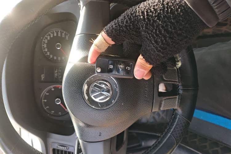 Used Volkswagen Gran Lavida 2013 1.6L Manual Fashion Model