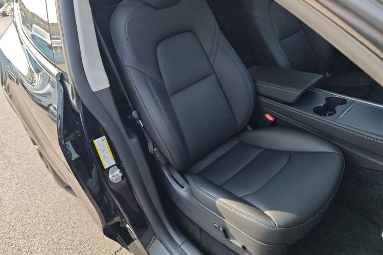 Used Tesla Model Y 2021 Long-Range All-Wheel-Drive Version
