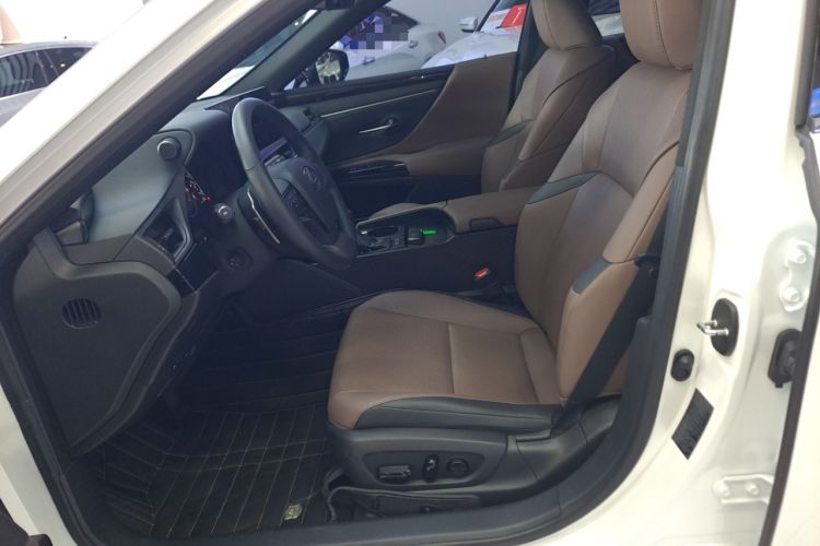 Used Lexus ES 2023 200 Excellence Edition
