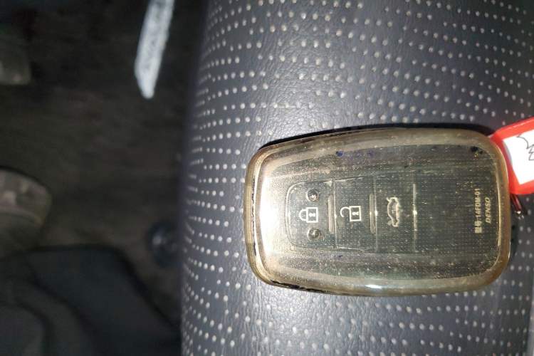 Used Toyota Avalon 2019 Dual-Engine 2.5L XLE Prestige Version China VI Standard
