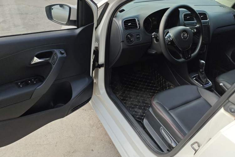 Used Volkswagen Polo 2016 1.6L Automatic Comfort Model