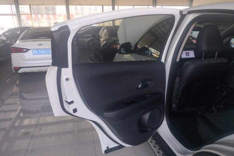 Used Honda Vezel 2017 1.8L CVT Front-Wheel Drive Pioneer Edition
