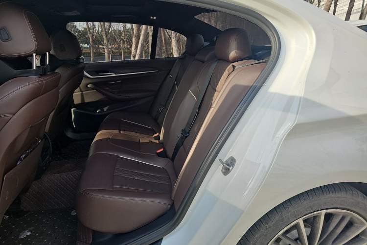 Used BMW 5 Series 2021 Facelifted 530Li Leading Edition M Sport Package
