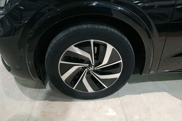 Used Volkswagen Viloran 2023 380TSI Luxury Edition
