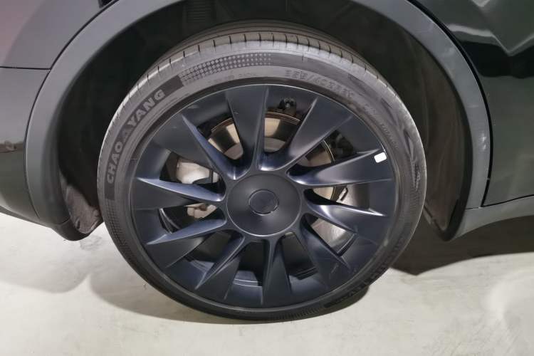 Used Tesla Model Y 2022 Long-Range All-Wheel-Drive Version