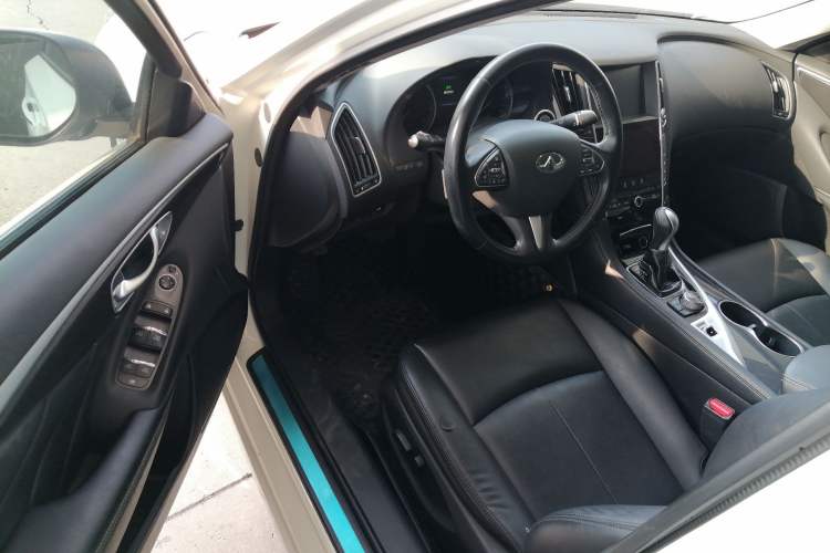 Used Infiniti Q50L 2016 2.0T Comfort Edition
