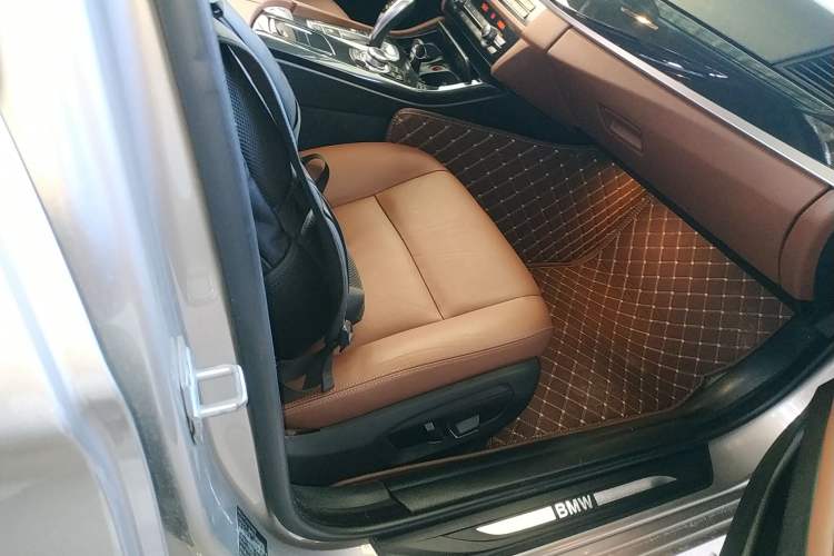 Used BMW 5 Series 2014 520Li Elegant Model
