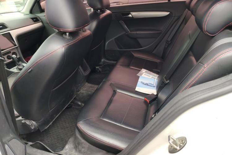 Used Volkswagen Lavida 2013 Revised Classic 1.6L Automatic Fashion Edition
