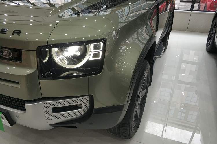 Used Land Rover Defender 2022 90 2.0T P300 SE
