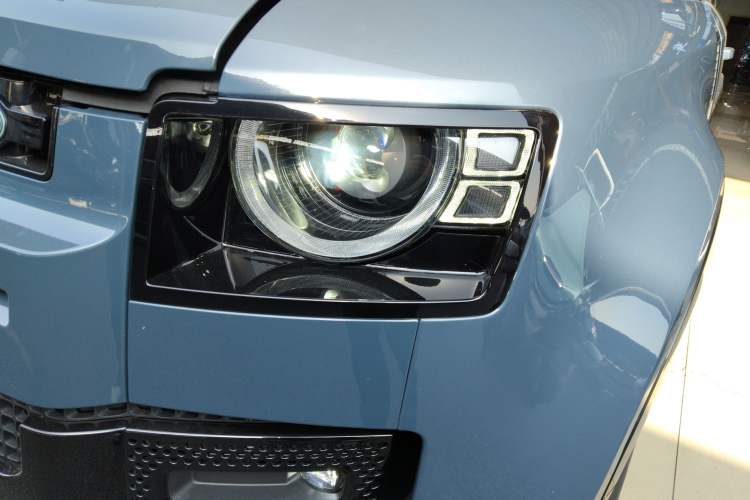 Used Land Rover Defender 2022 90 2.0T P300 X-DYNAMIC HSE
