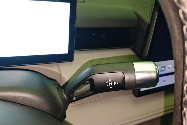 Used  Galaxy 8 2025 130km EM-i Deluxe Edition
