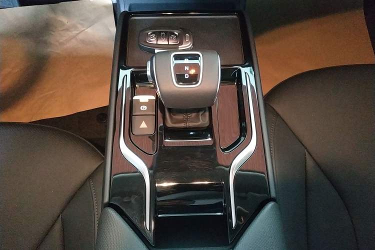 Used Hongqi E-QM5 2022 431 km Charge & Enjoy Edition
