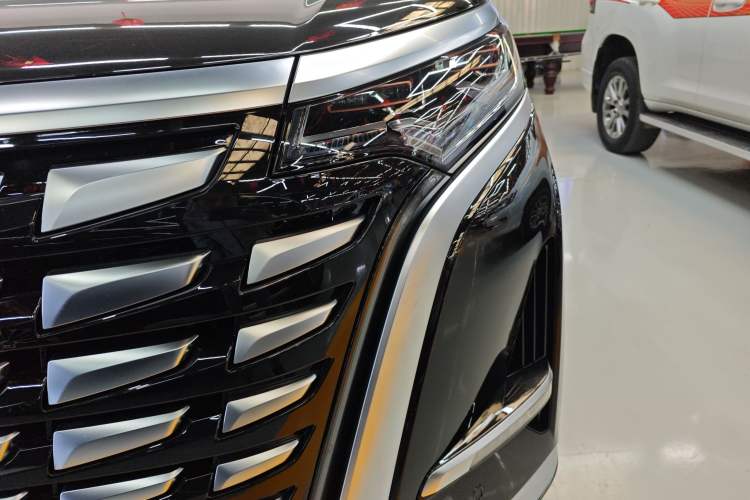 Used Denza D9 2022 DM-i 970 Four-Wheel Drive Flagship Model
