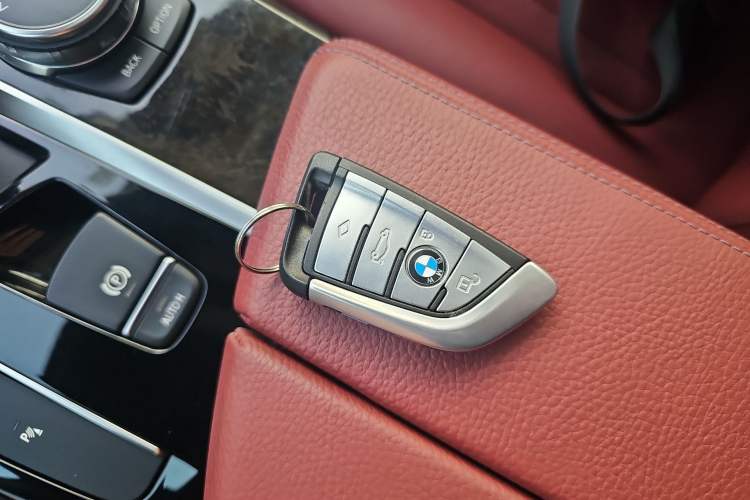 Used BMW 5 Series 2018 Restyled 530Li Leading Edition M Sport Package
