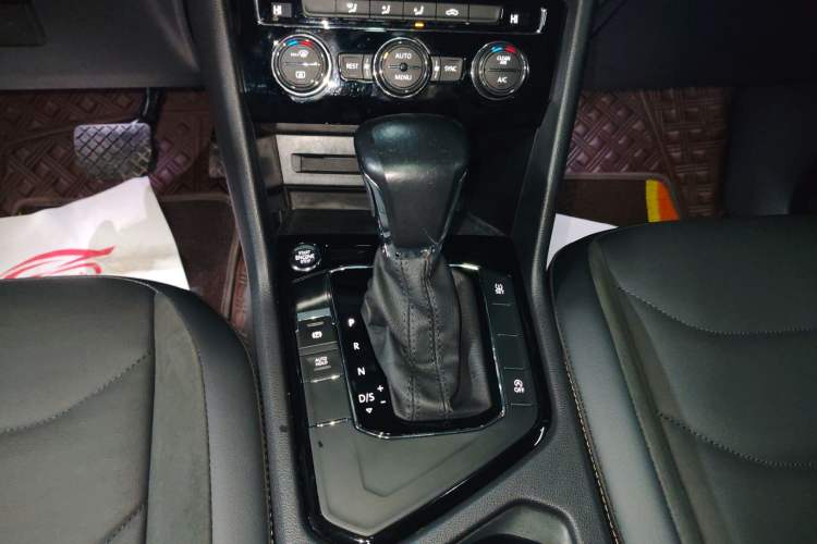 Used Volkswagen Tiguan L 2021 330TSI Automatic Two-Wheel Drive Smart Edition
