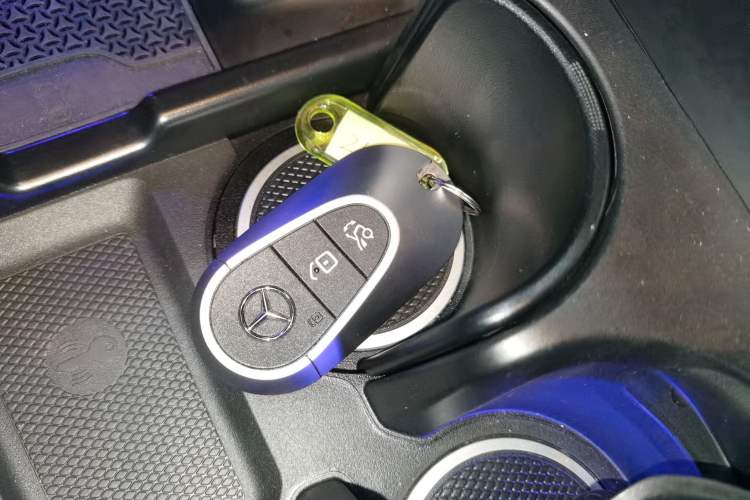 Used Mercedes-Benz GLC 2023 GLC 260 L 4MATIC Luxury Model 5 Seats
