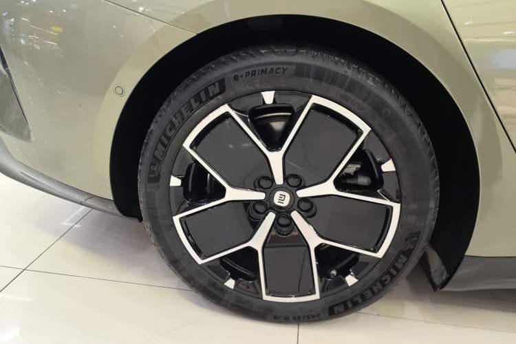 Used Xiaomi Auto SU7 2024 Rear-Drive Long-Range Intelligent Driving Version
