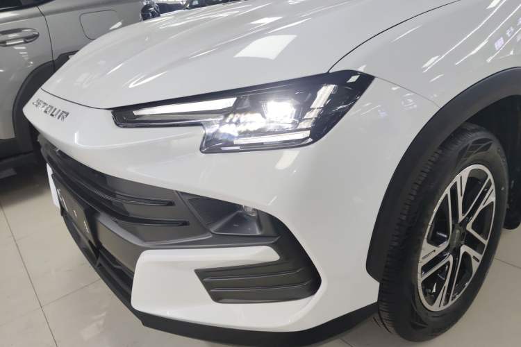 Used JETOUR Dashing 2025 1.5T DCT Luxury Edition
