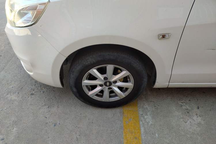 Used Chevrolet Sail 2013 Sedan 1.2L Manual Fashionable Happiness Edition
