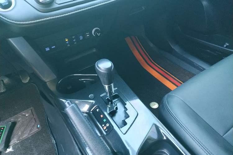 Used Toyota RAV4 2019 2.0L CVT Two-Wheel Drive Comfort Edition China VI Standard