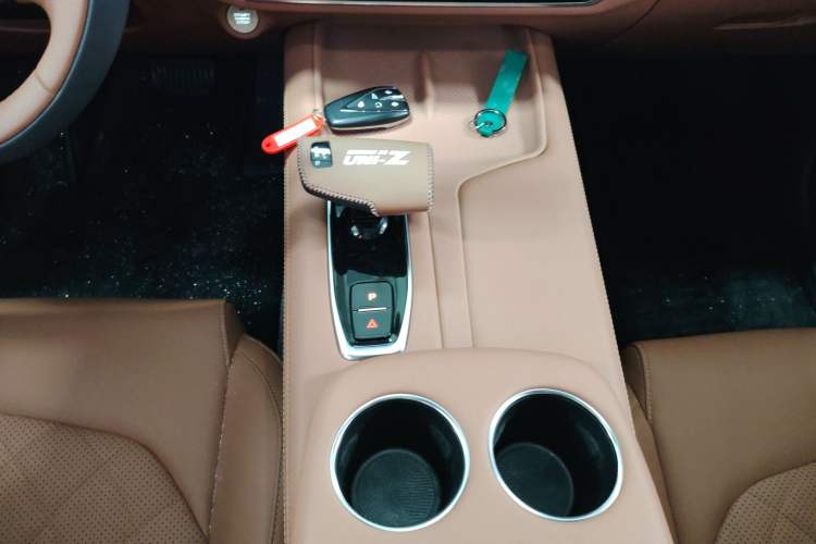 Used Changan UNI-Z New Energy 2024 Blue Whale Smart Electric iDD 125km Excellence Model
