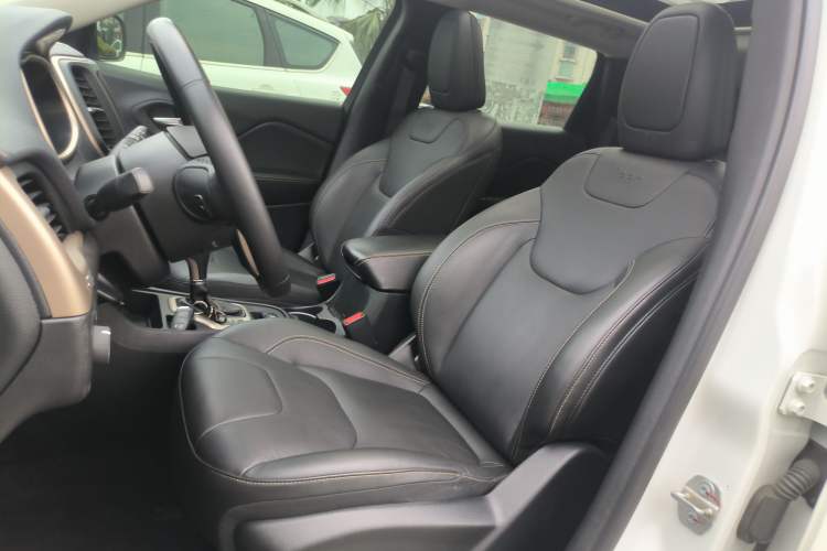 Used  Cherokee 2017 2.0L Superior Edition
