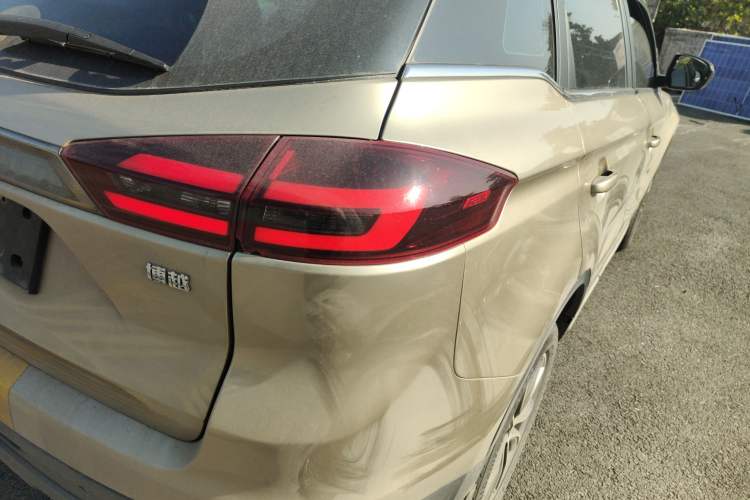 Used Geely Auto Emgrand X7 Sport 2020 1.8TD DCT Two-Wheel Drive Smart Connect 4G-Enabled Version
