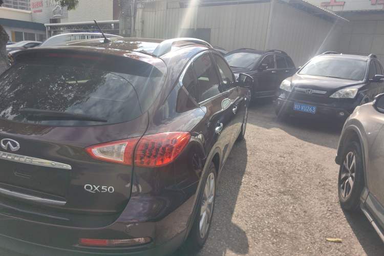 Used Infiniti QX50 2013 2.5L Two-Wheel-Drive Elegant Edition