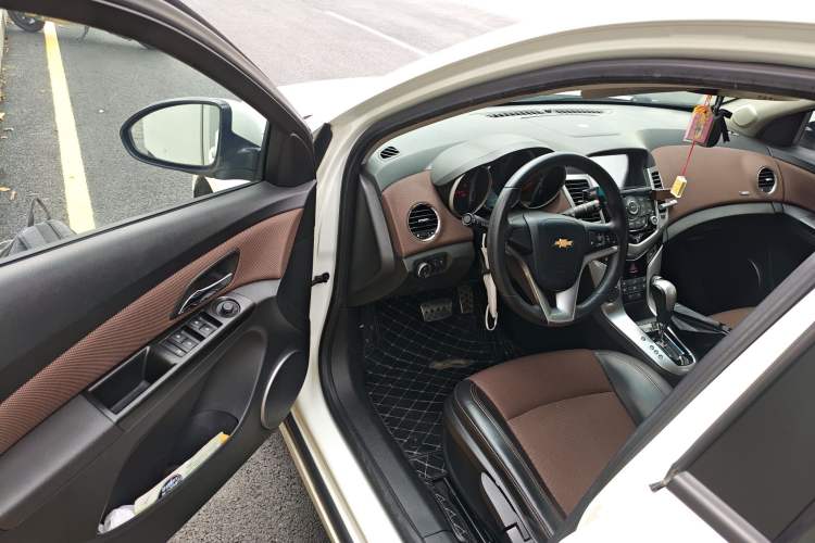 Used Chevrolet Cruze 2013 Hatchback 1.6L Automatic Luxury Model