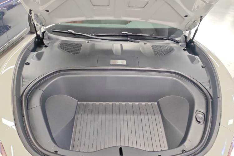 Used  SU7 2024 Rear-Drive Ultra-Long Range Advanced Pro-Level Intelligent Driving Version
