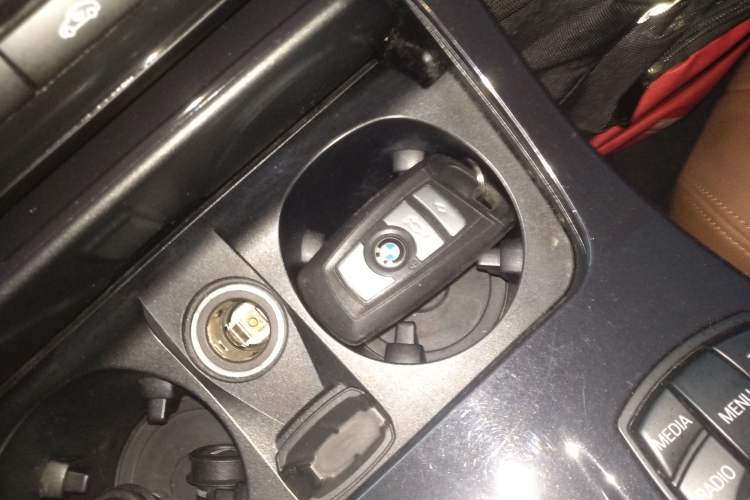 Used BMW 5 Series 2014 520Li Elegant Model
