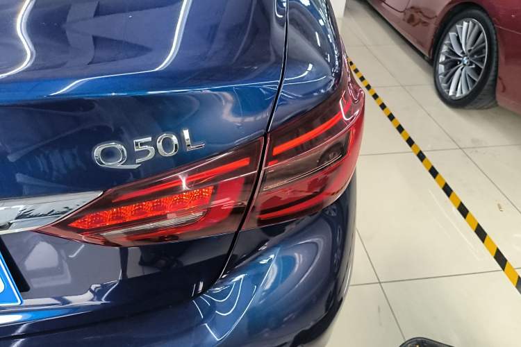 Used Infiniti Q50L 2018 2.0T Enjoyment Version China VI Standard
