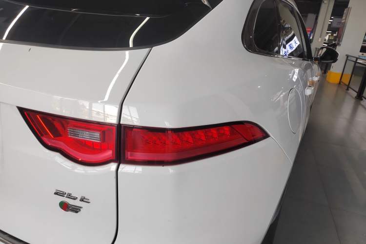 Used Jaguar F-PACE 2018 2.0T Two-Wheel Drive Urban Deluxe Edition
