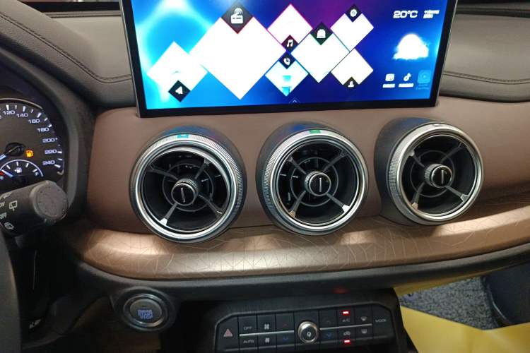 Used Wey VV5 2021 1.5T Two-Wheel Drive Color Pioneer
