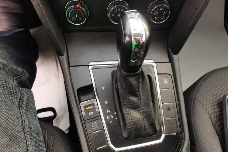 Used Volkswagen Lamando 2015 230TSI DSG Fashion Edition
