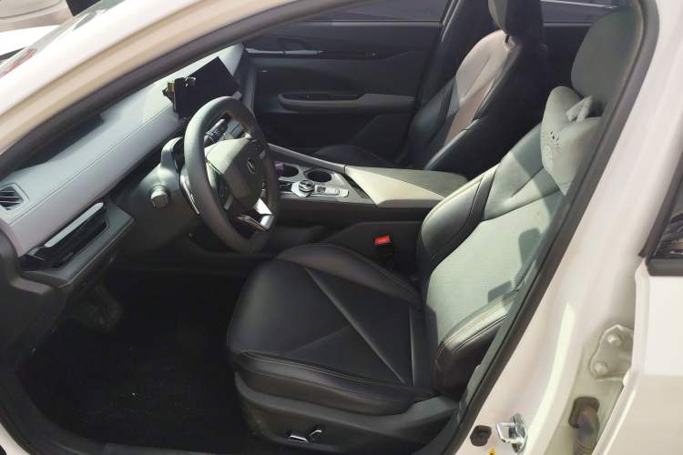 Used Changan UNI-V 2022 1.5T Prestige Version
