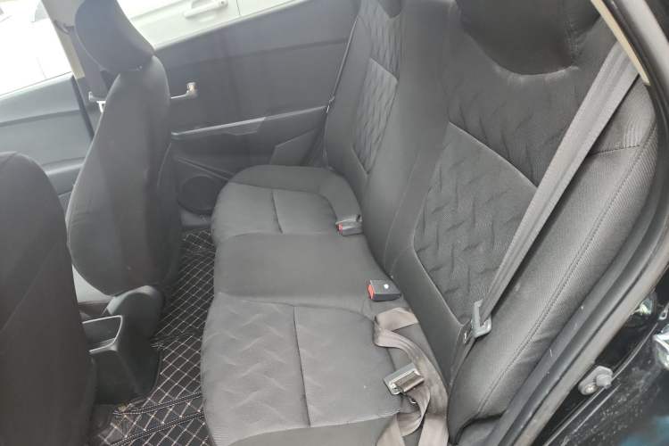 Used Kia K2 2015 Sedan 1.4L MT GLS
