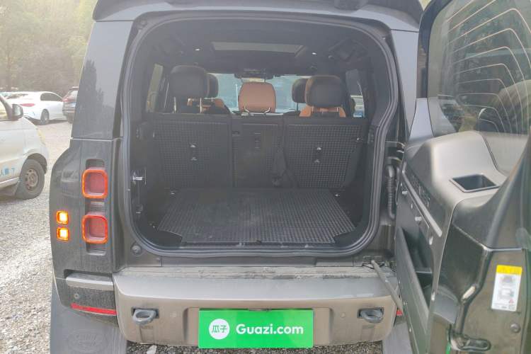 Used Land Rover Defender 2025 110 3.0T P400 – Dynamic HSE
