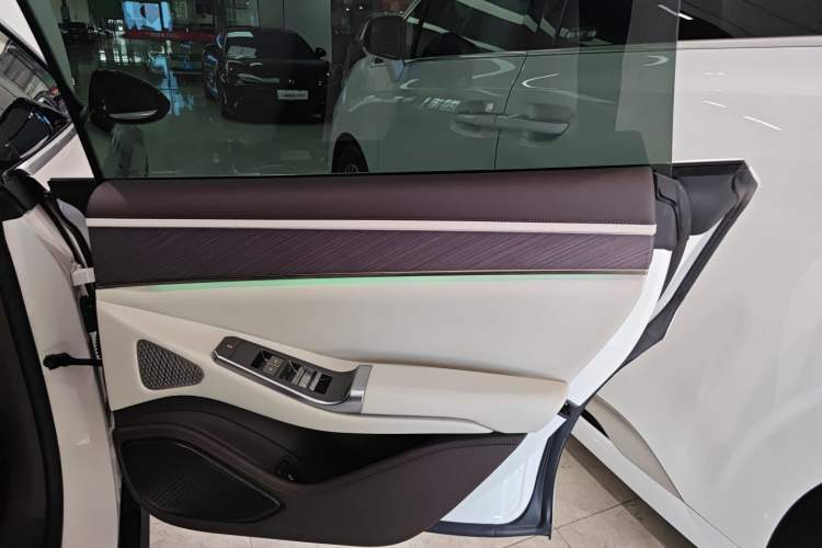 Used Denza Z9 2024 1100 km Four-Wheel Drive Max Version
