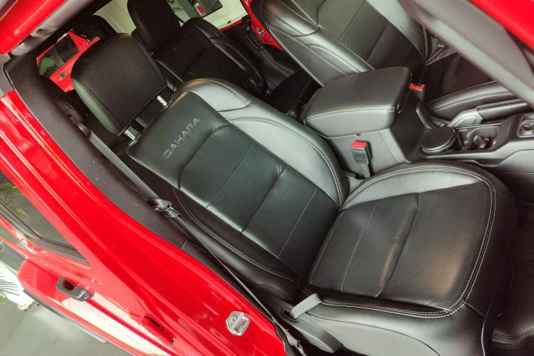 Used  Wrangler 2019 2.0T Sahara 4-Door Version China V Standard
