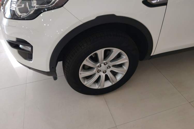 Used Land Rover Discovery Sport 2019 240 PS SE Version China VI Standard
