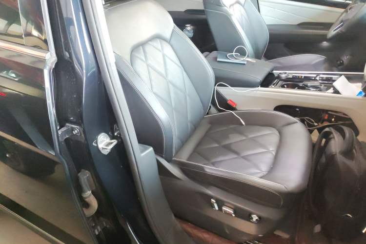 Used Volkswagen Teramont 2024 530 V6 All-Wheel-Drive Dragon Edition
