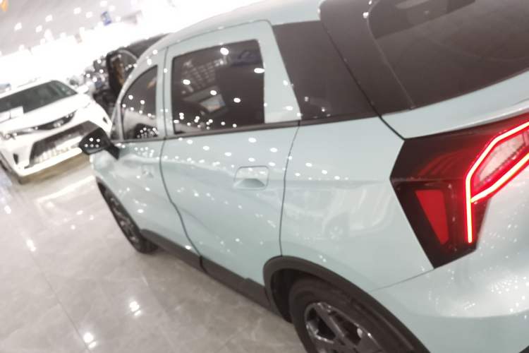 Used Geometry E Firefly 2024 401 km Fluorescent
