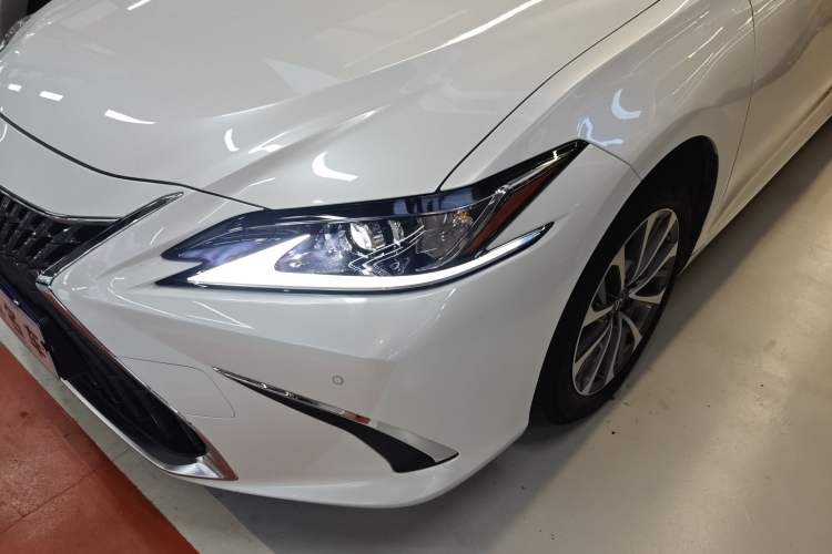 Used Lexus ES 2023 200 Excellence Edition
