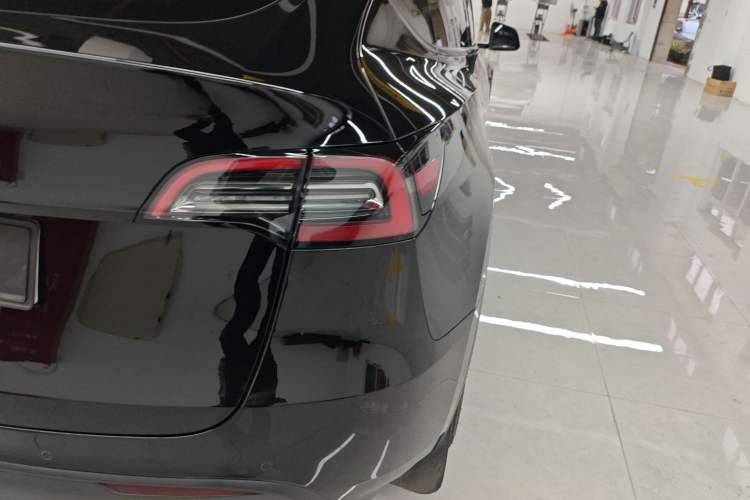 Used Tesla Model Y 2023 Long-Range All-Wheel-Drive Version