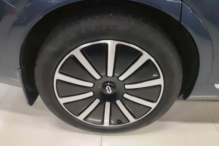 Used Hima AITO M9 2024 Range-Extended Ultra Version 42 kWh 6-Seater Model
