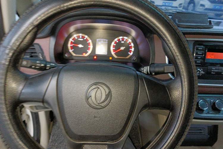 Used FORTHING Lingzhi 2019 M5L 1.6L 7-Seater Base Model China VI Standard
