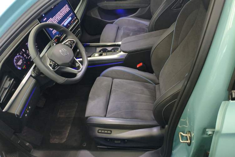 Used Volkswagen Passat 2025 Pro 380TSI Starry Dragon Luxury Edition
